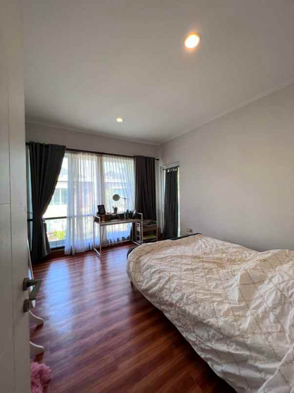 dijual rumah river valley residence