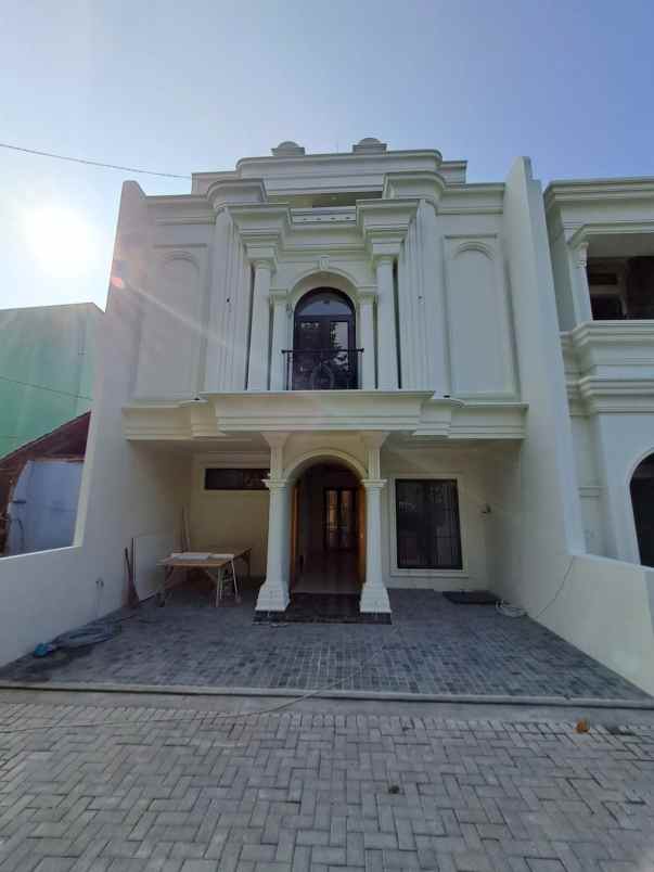 dijual rumah rooftop clasic elegan di jagakarsa