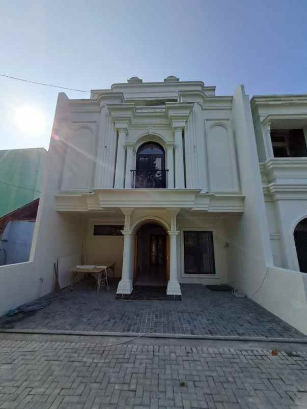 dijual rumah rooftop clasic elegan di jagakarsa