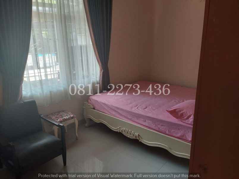 dijual rumah royal view