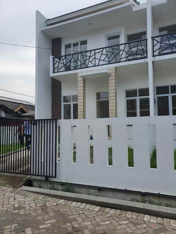 dijual rumah rumah di perumahan bandara