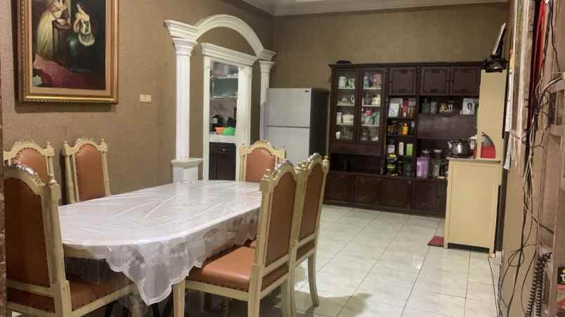 dijual rumah rumah di taman palem