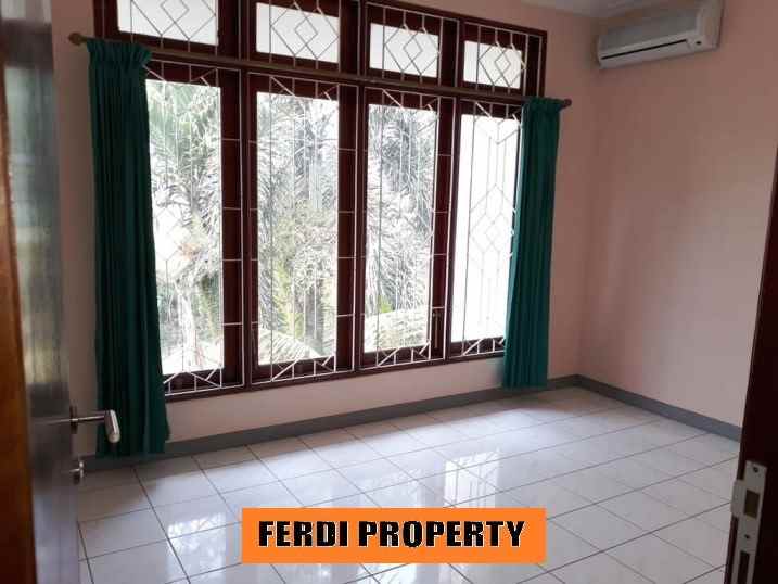 dijual rumah rumah mewah dekat mal