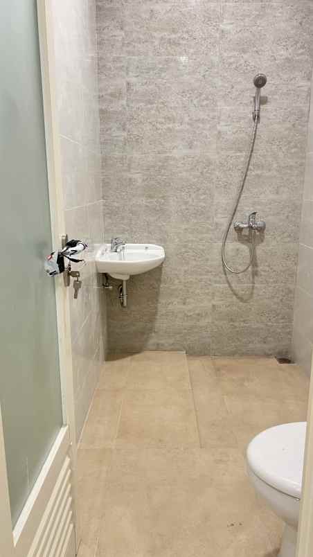 dijual rumah rungkut