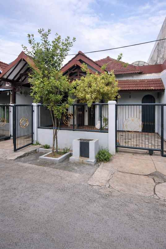 dijual rumah rungkut menanggal