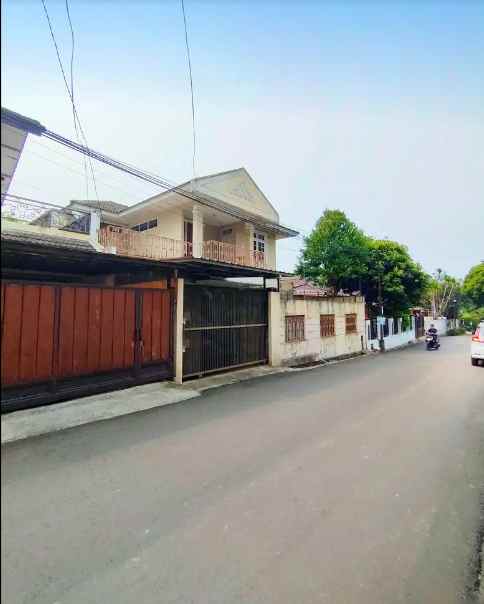 dijual rumah samping stasiun mrt lebak