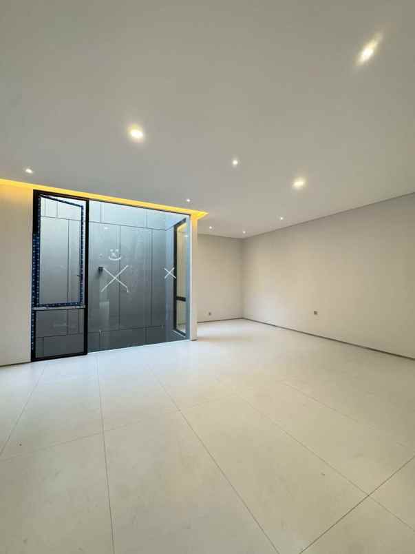 dijual rumah san diego pakuwon city