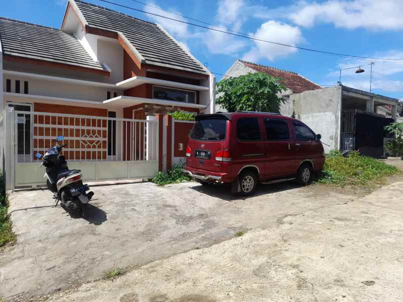 dijual rumah saptorenggo