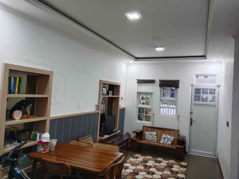 dijual rumah sariwangi mekarwangi