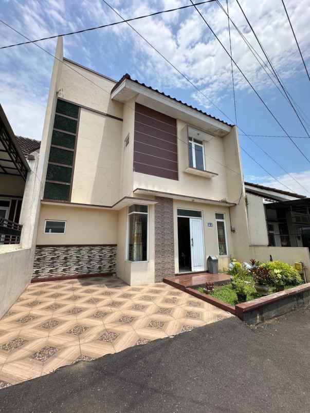 dijual rumah second di blimbing kota malang