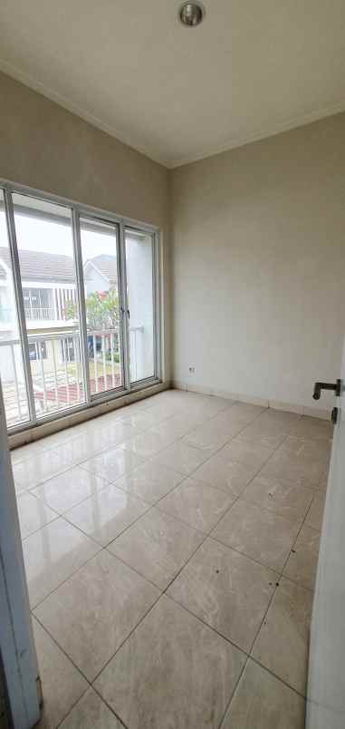 dijual rumah serpong lagoon cluster pelikan