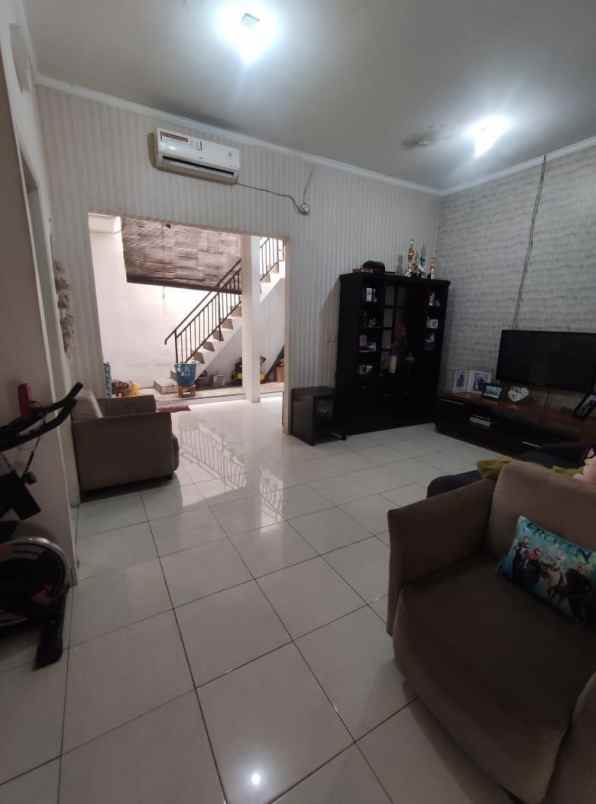 dijual rumah serpong park