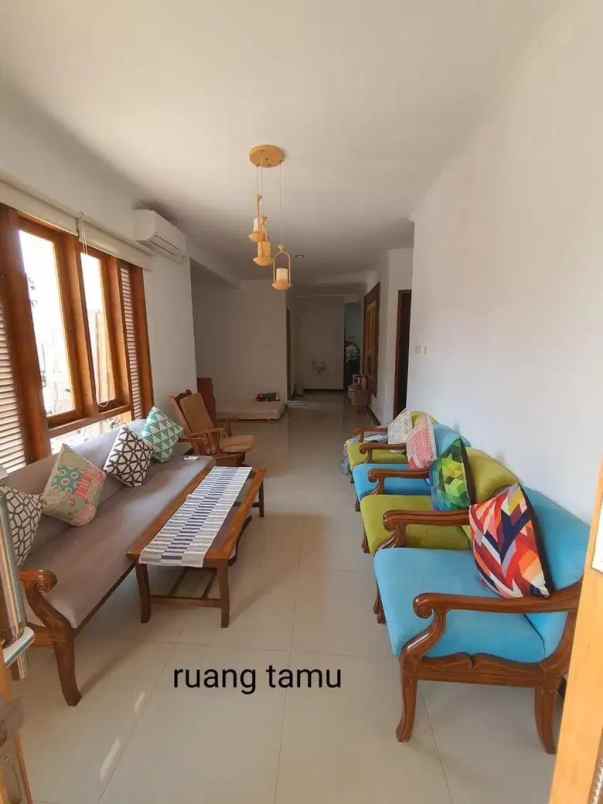 dijual rumah serua