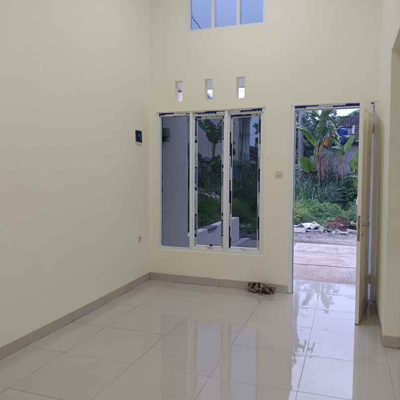 dijual rumah serua bojongsari