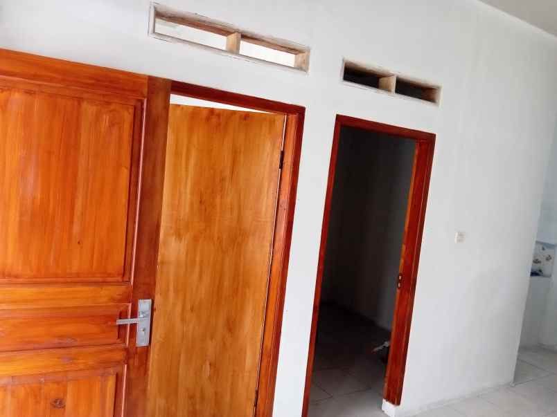 dijual rumah siap huni