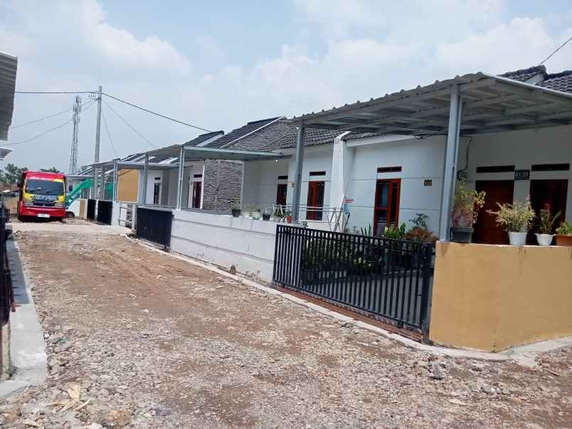 dijual rumah siap huni