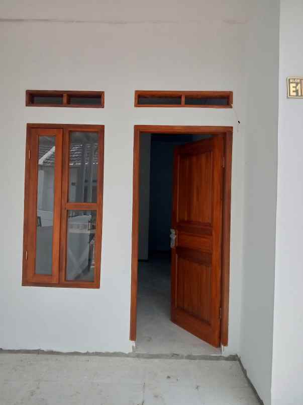 dijual rumah siap huni