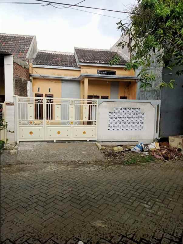 dijual rumah siap huni