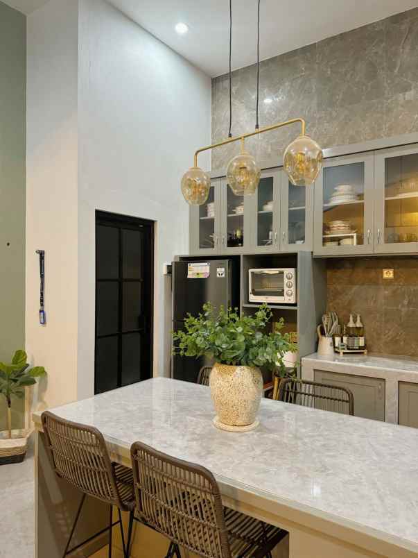 dijual rumah siap huni mewah lokasi cemorokandang