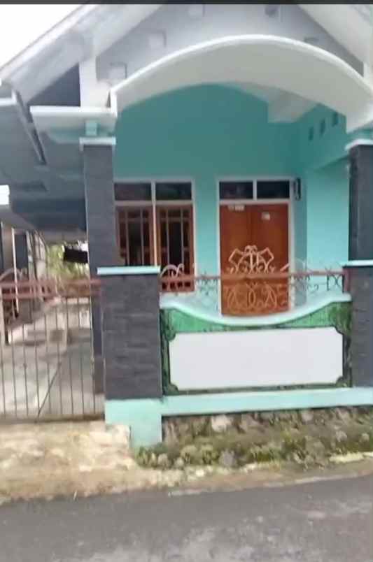 dijual rumah siap huni rumah sudah renov strategis