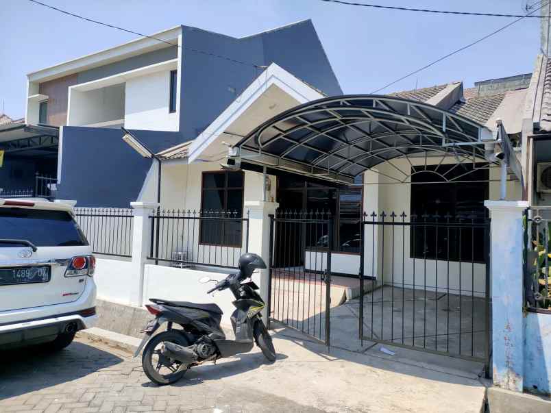 dijual rumah siwalankerto permai