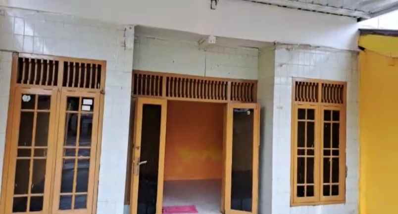 dijual rumah strategis