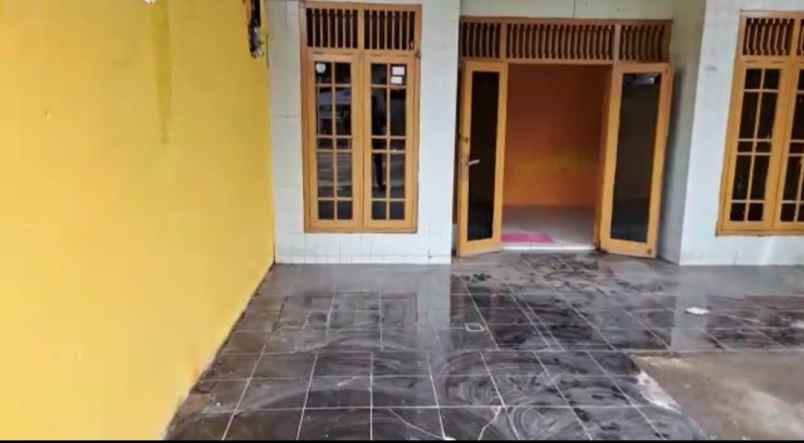 dijual rumah strategis