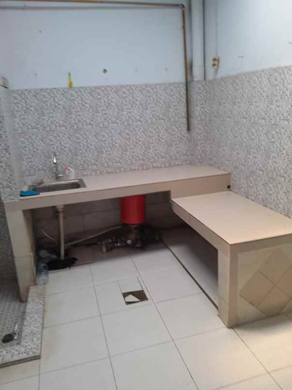 dijual rumah strategis