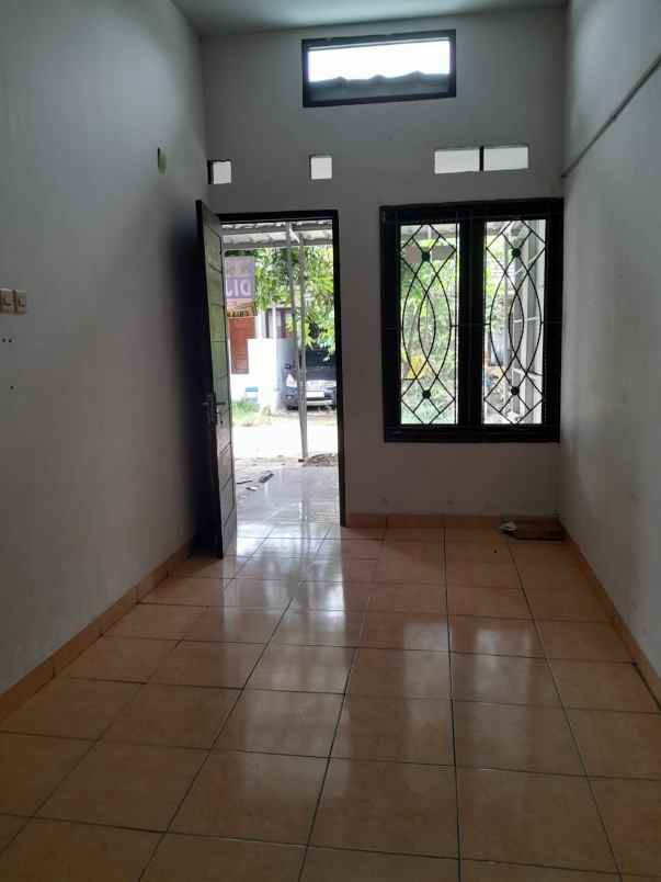 dijual rumah strategis