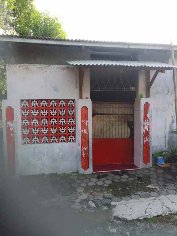 dijual rumah strategis