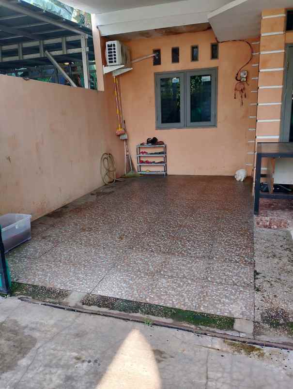 dijual rumah strategis kawasan bintaro