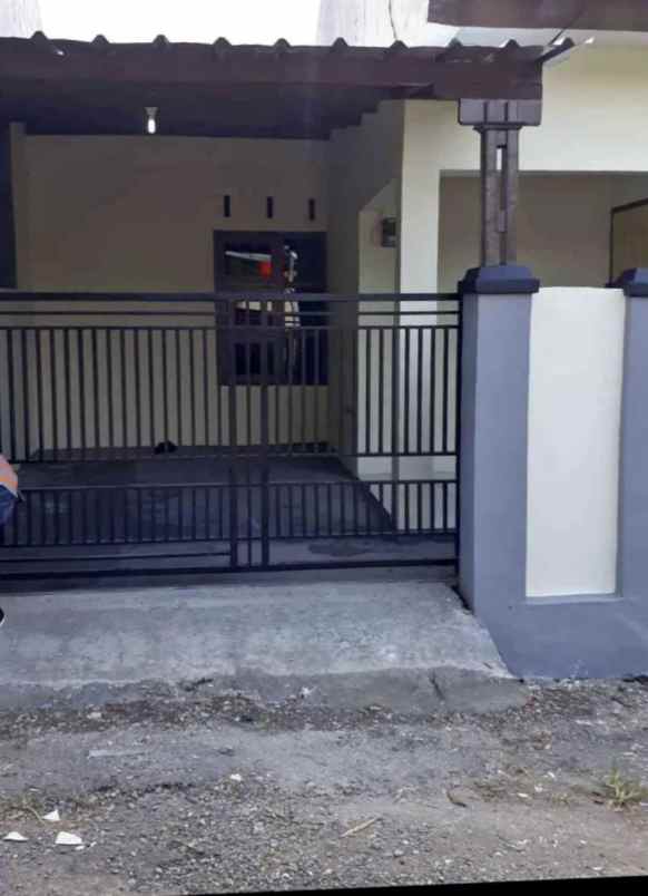 dijual rumah strategis siap huni