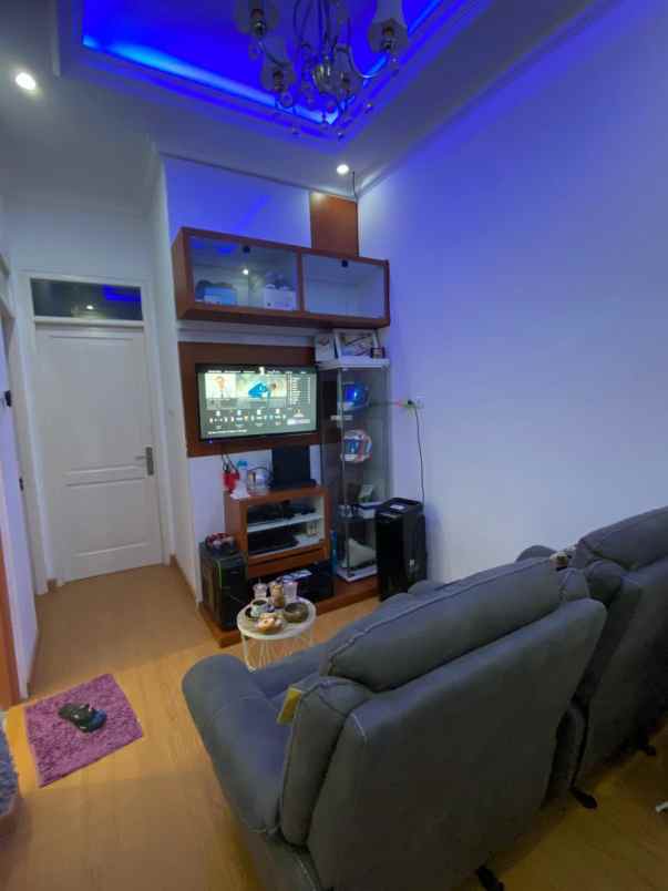 dijual rumah strayegis pondok kopi 78m carpor 1 mobil