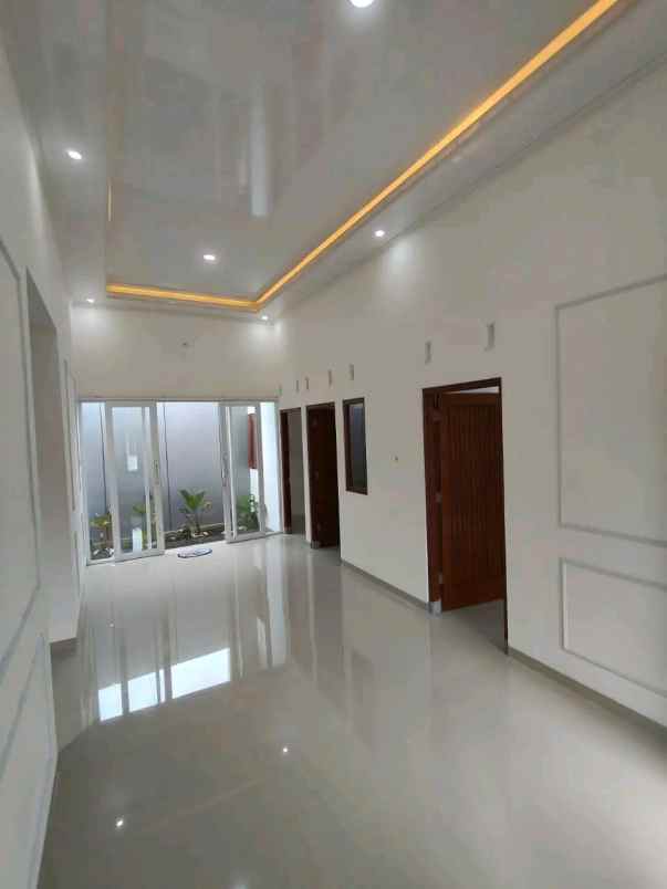 dijual rumah sumberadi