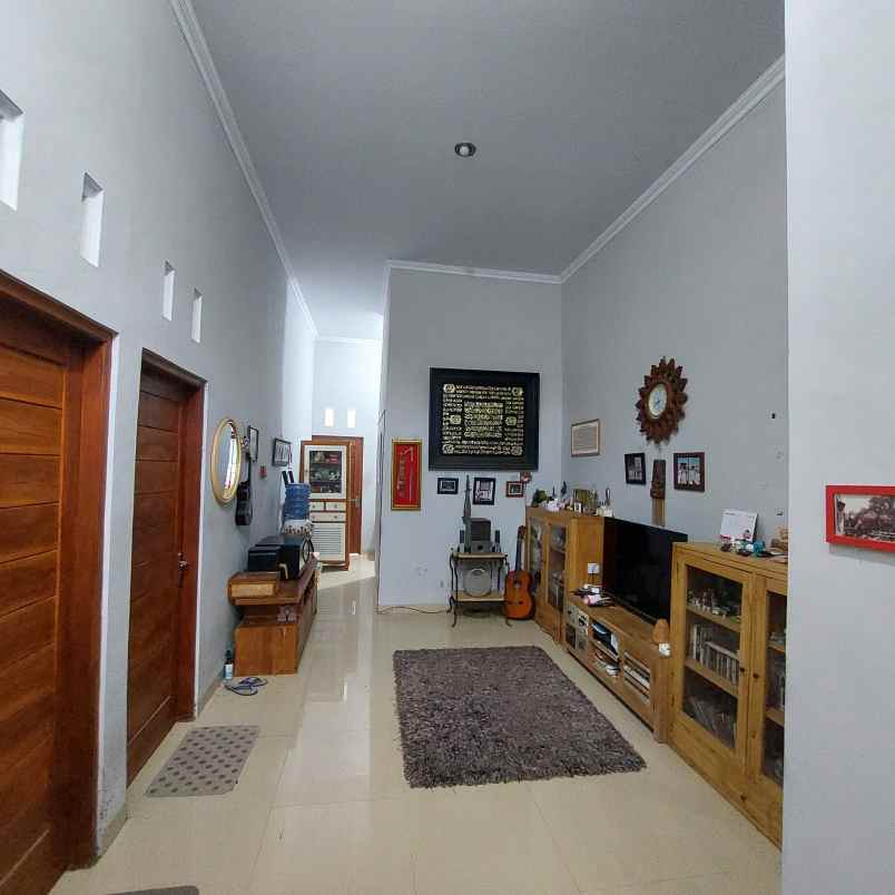 dijual rumah sumberarum