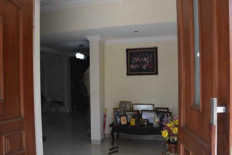 dijual rumah super strategis