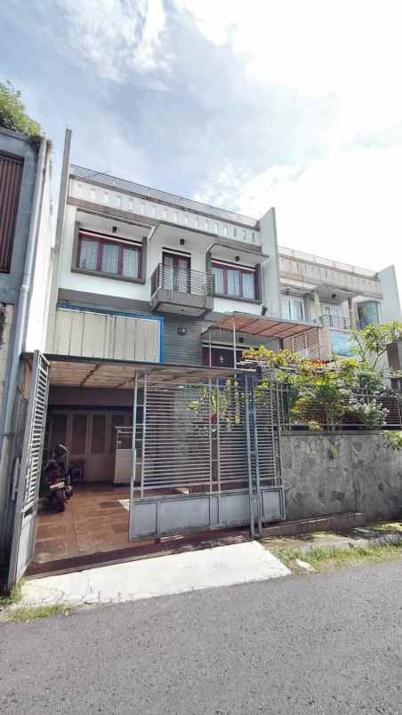 dijual rumah surya sumantri