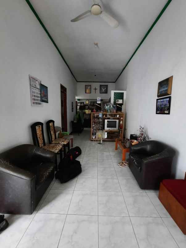 dijual rumah sutorejo