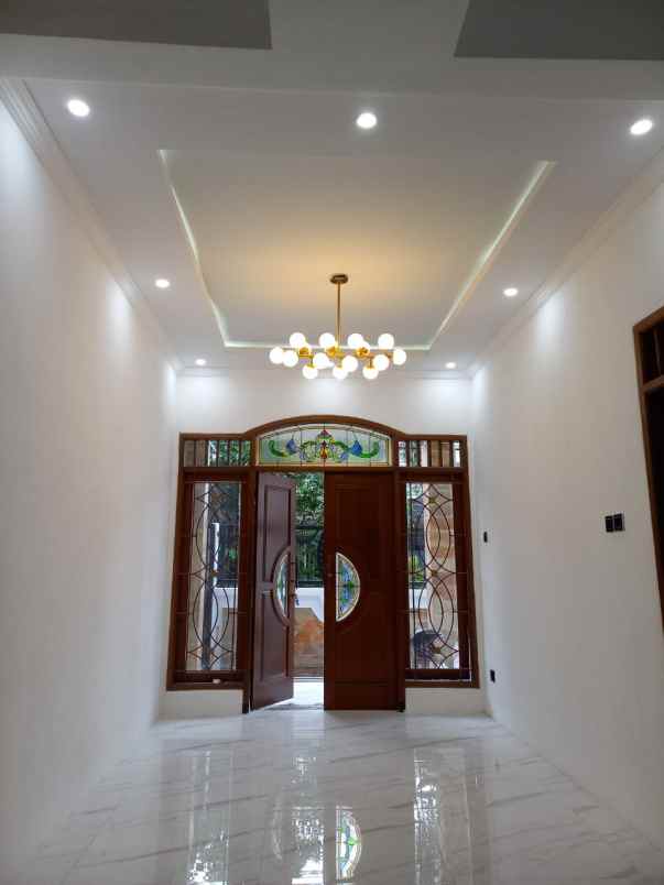 dijual rumah sutorejo