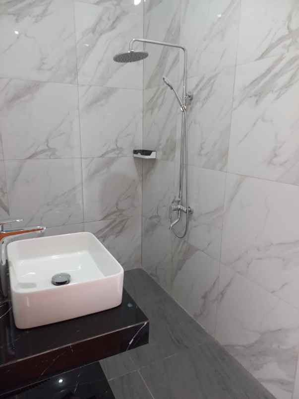 dijual rumah sutorejo