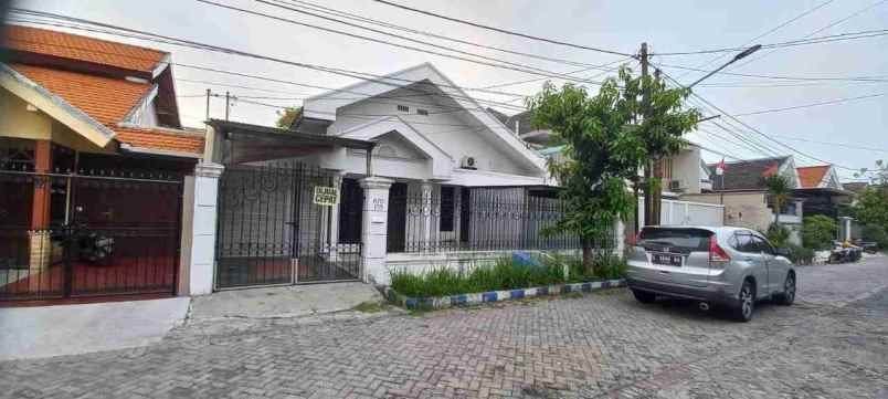 dijual rumah sutorejo