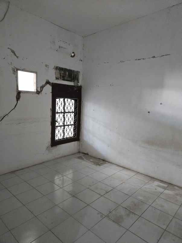 dijual rumah sutorejo