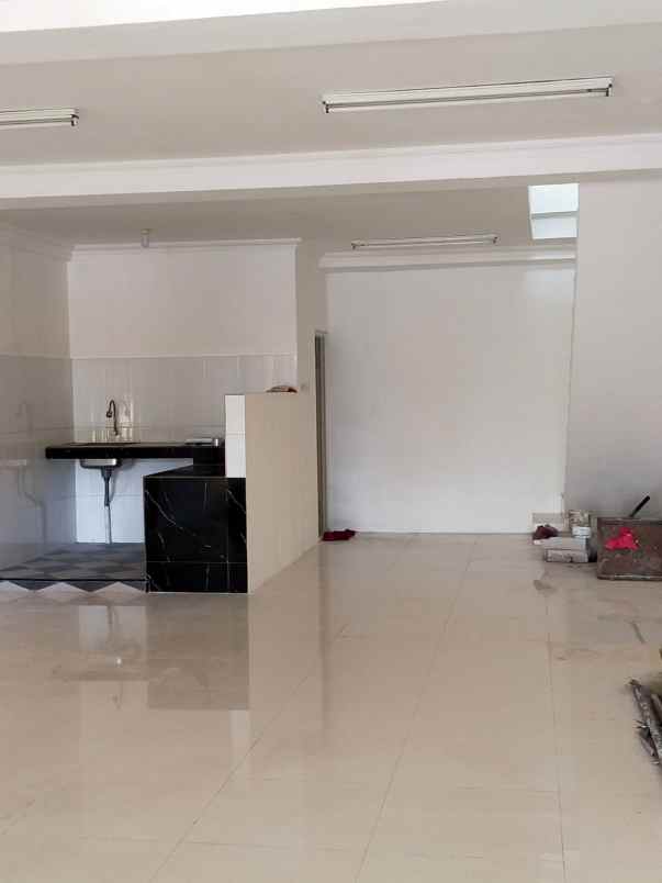 dijual rumah sutorejo prima