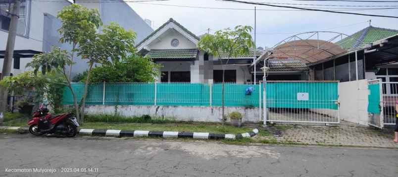 dijual rumah sutorejo prima