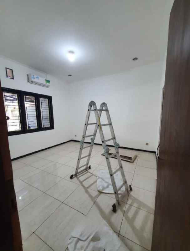 dijual rumah taman kopo indah 3