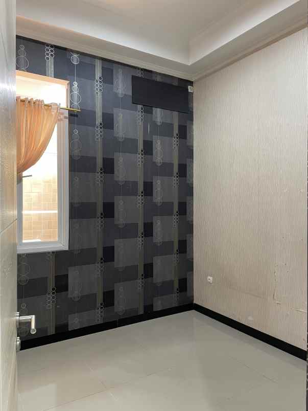 dijual rumah taman kopo indah 5 cluster