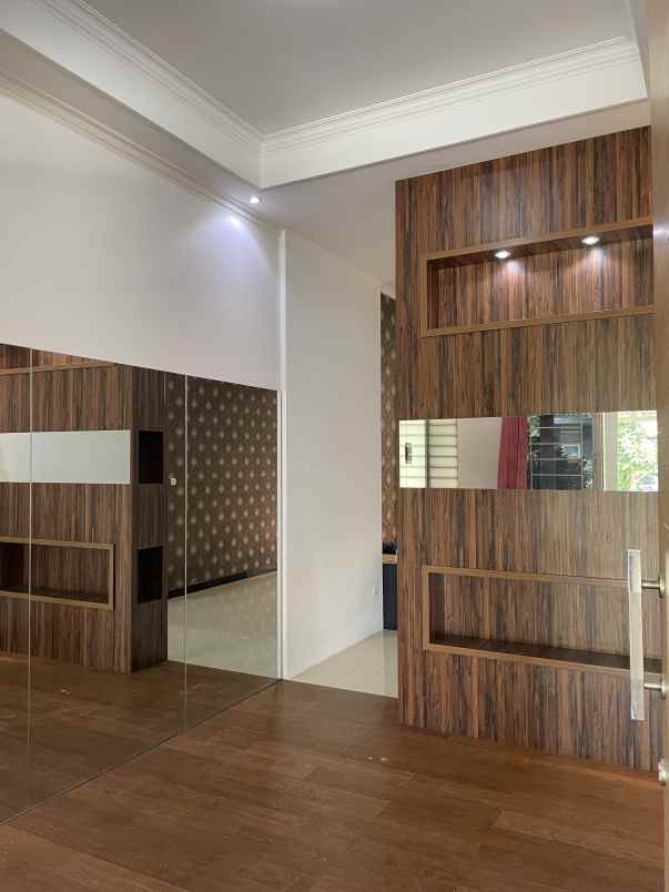 dijual rumah taman kopo indah 5 cluster