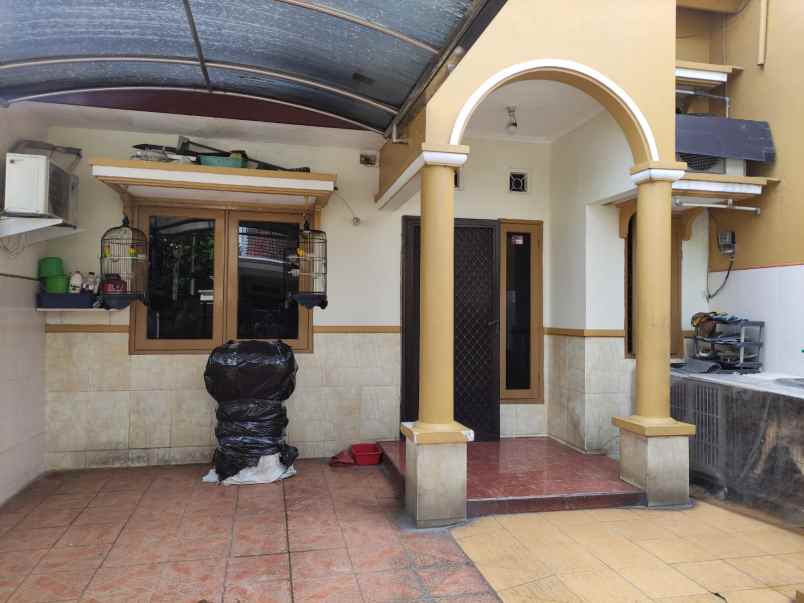 dijual rumah taman pondok indah