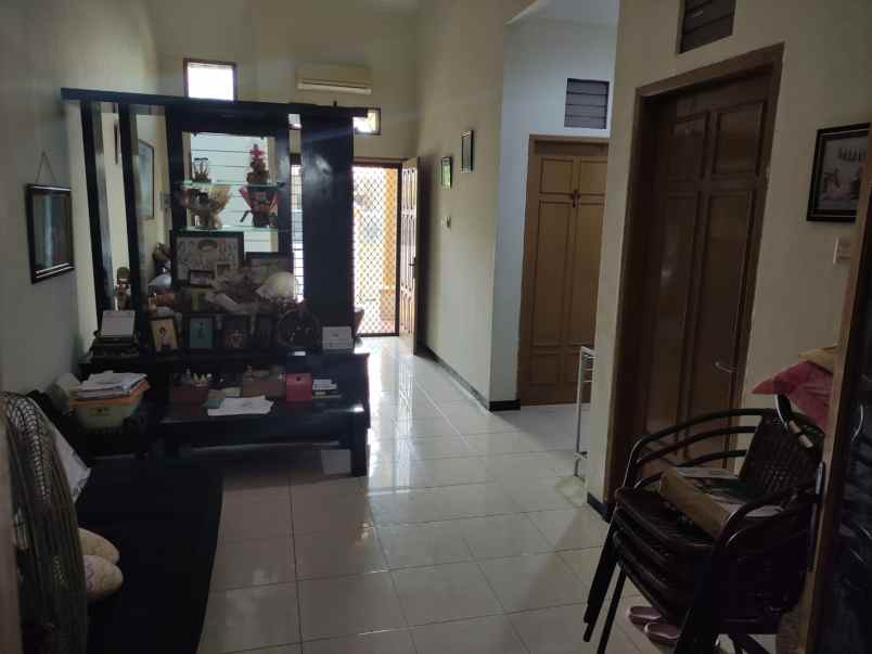 dijual rumah taman pondok indah