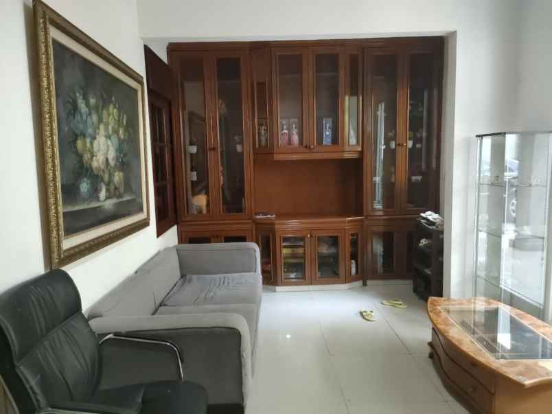 dijual rumah taman semanan indah